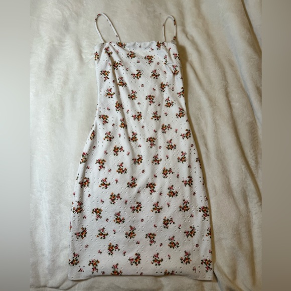 XS Windsor Feeling Sweet And Stylish Eyelet Mini Dress - White Floral - Picture 5 of 9
